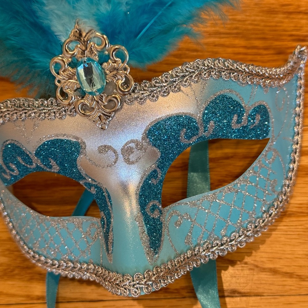 Masquerade Peacock Light Blue Feather Mask Mardi Gras Costume Silver Jewel - Picture 3 of 5